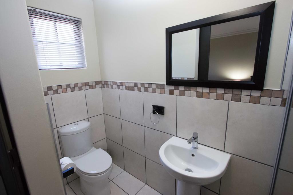 The Nightingale Guesthouse Bloemfontein Kamer foto