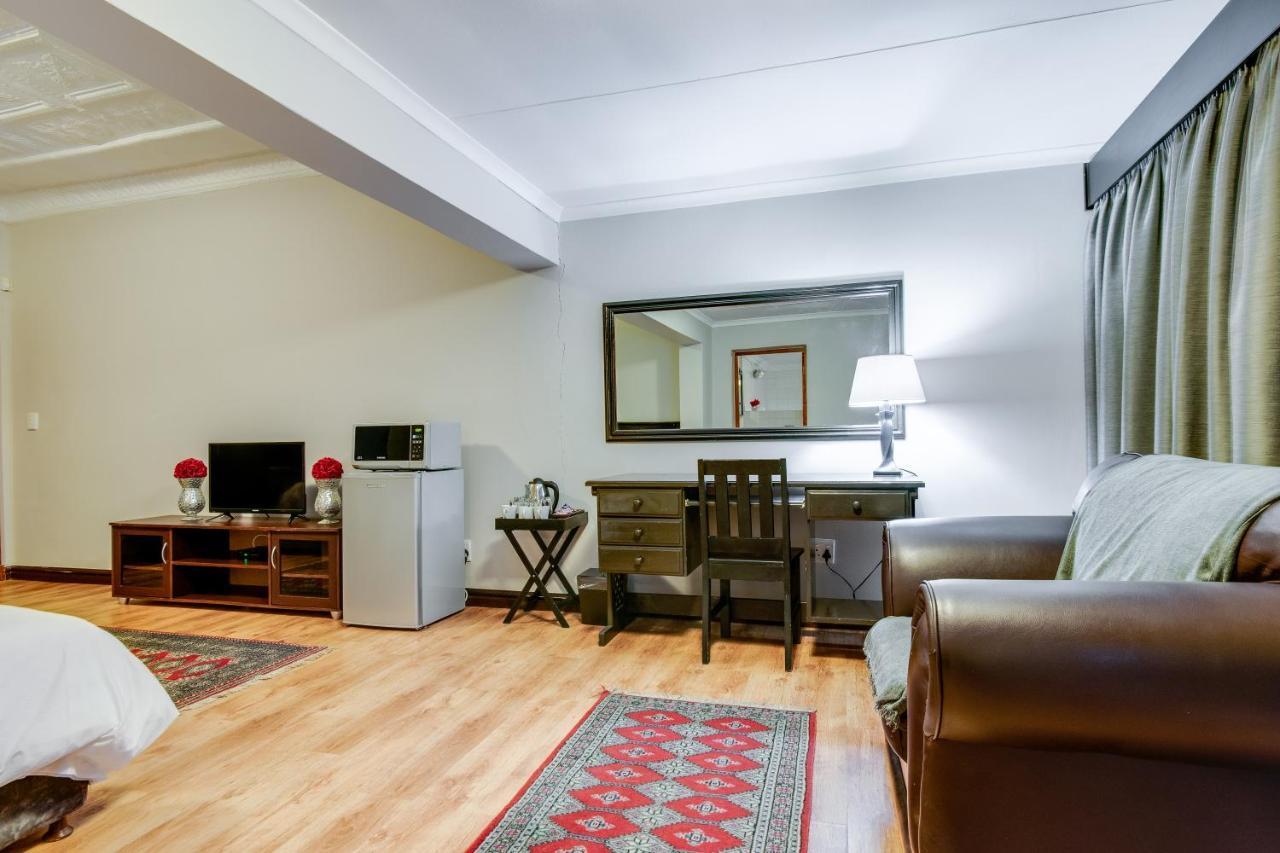 The Nightingale Guesthouse Bloemfontein Buitenkant foto