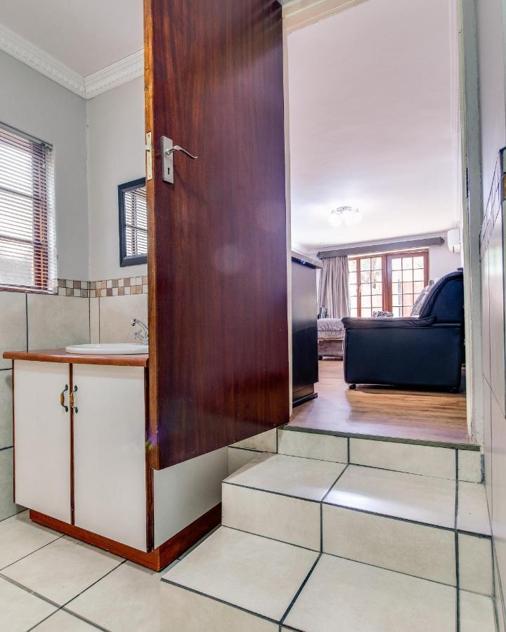 The Nightingale Guesthouse Bloemfontein Buitenkant foto